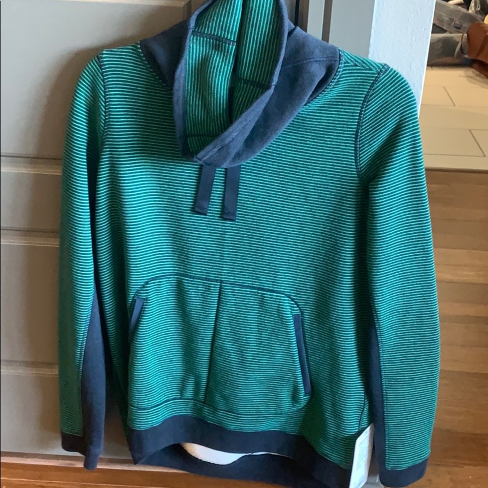 lululemon Avenue pullover